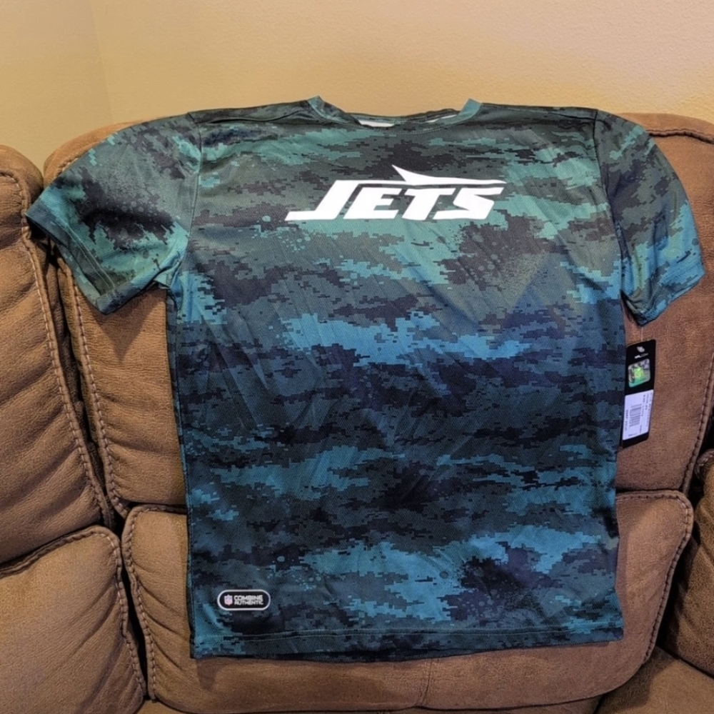 Officialy Licensed NFL Jets T Shirt, Youth Size L